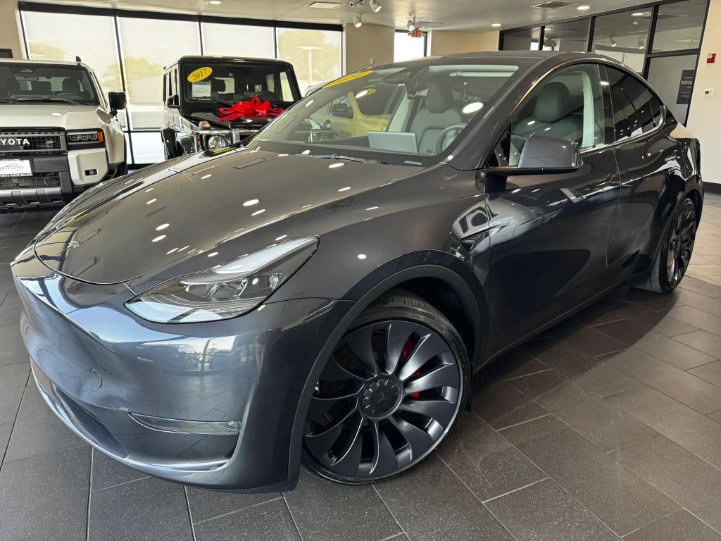 2024 TESLA Model Y