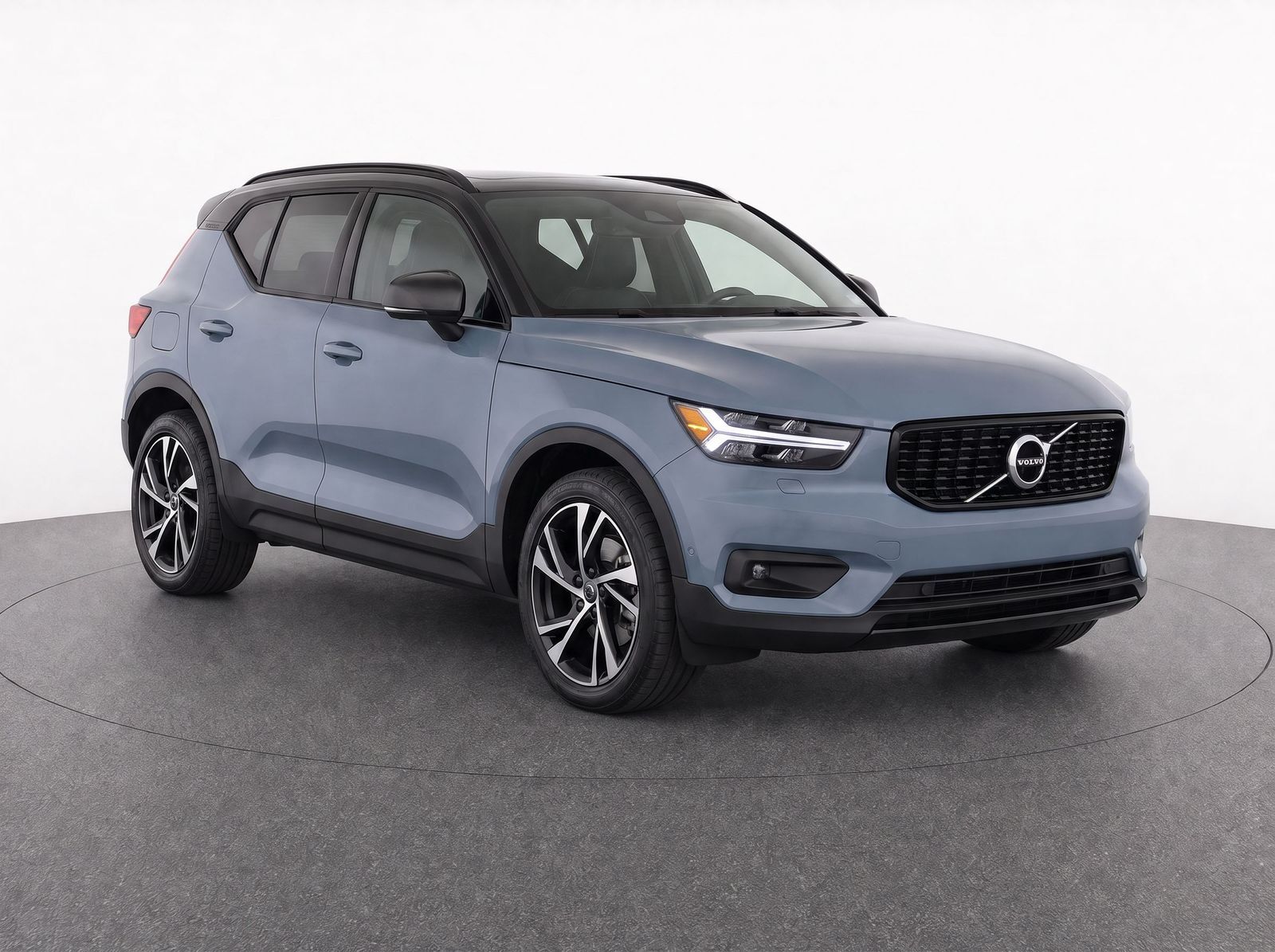 2021 VOLVO XC40