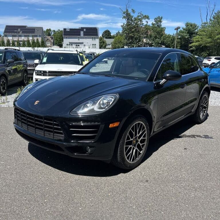 2017 PORSCHE Macan