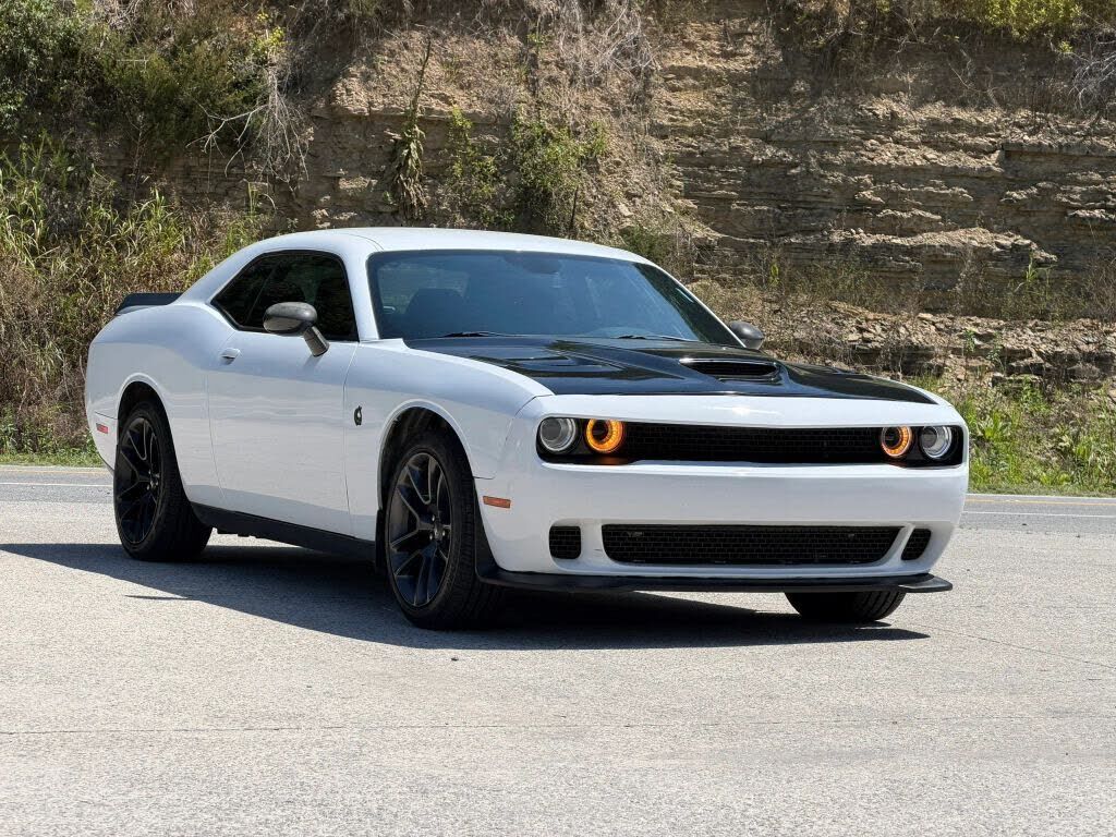 2017 DODGE Challenger