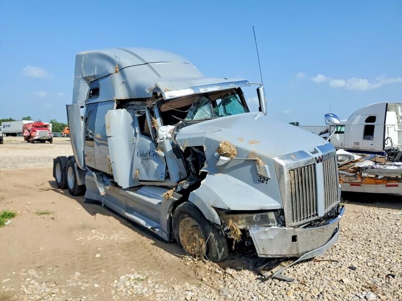 2022 WESTERN STAR 5700