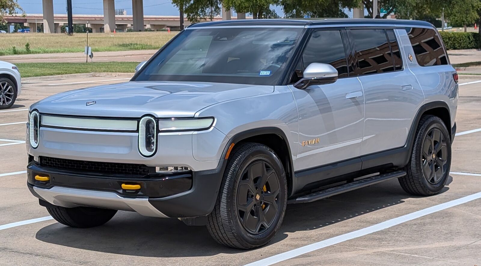 2023 RIVIAN R1S