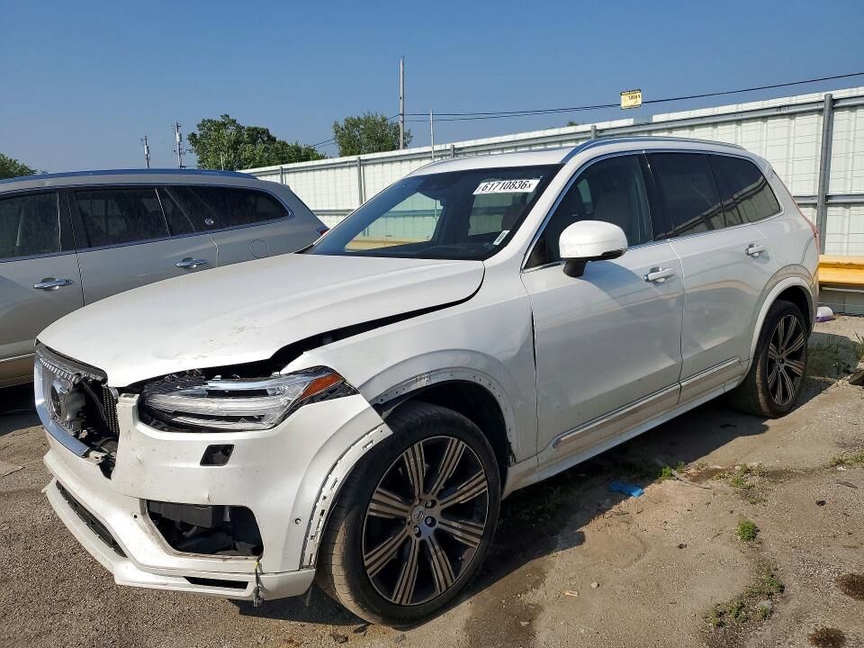 2022 VOLVO XC90