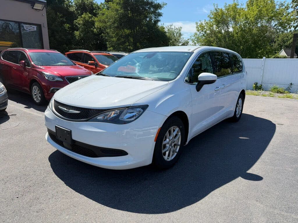 2022 CHRYSLER Voyager