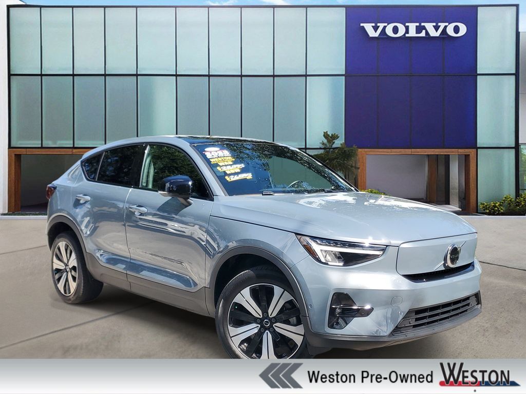 2023 VOLVO C40