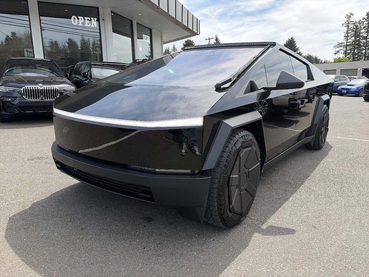 2024 TESLA Cybertruck