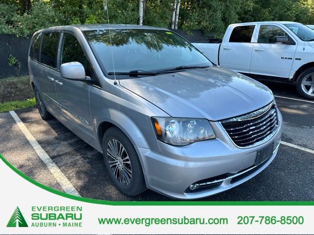 2013 CHRYSLER Town and Country