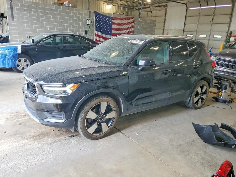 2020 VOLVO XC40