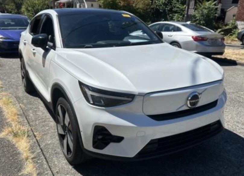 2023 VOLVO C40