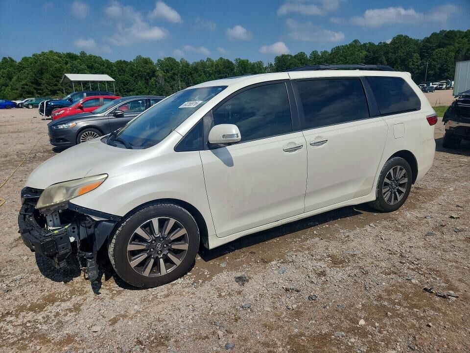 2018 TOYOTA Sienna