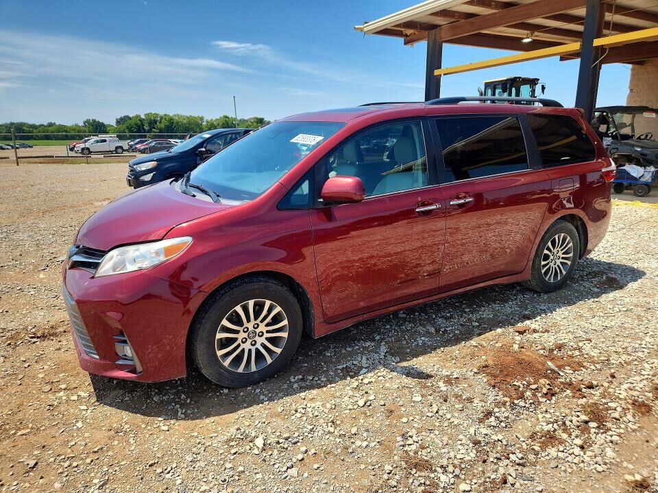 2019 TOYOTA Sienna
