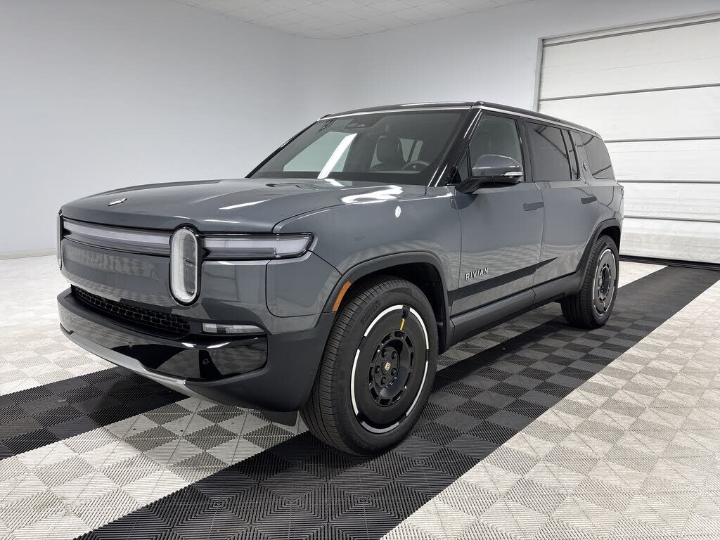 2025 RIVIAN R1S