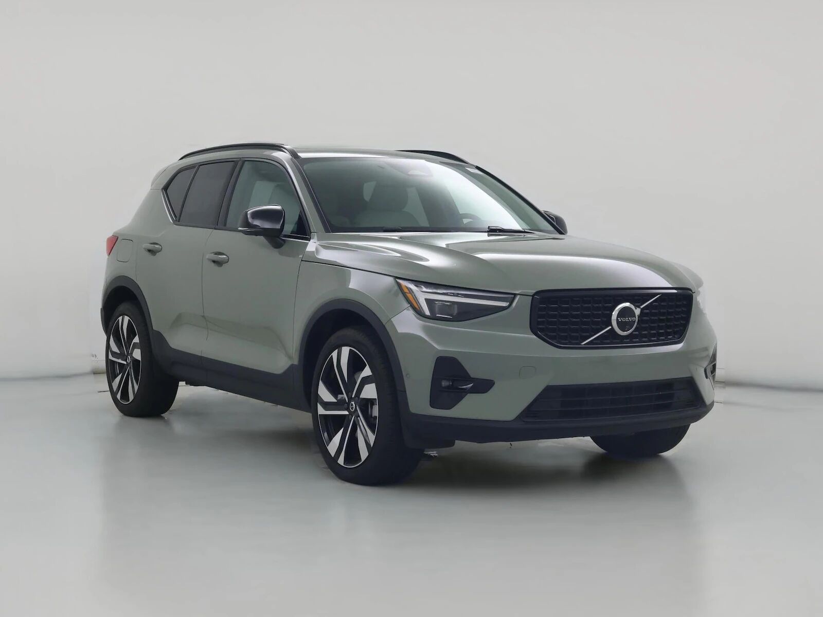 2024 VOLVO XC40
