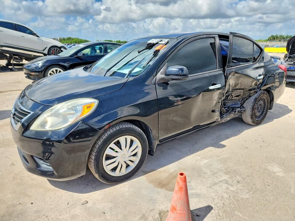 2014 NISSAN Versa