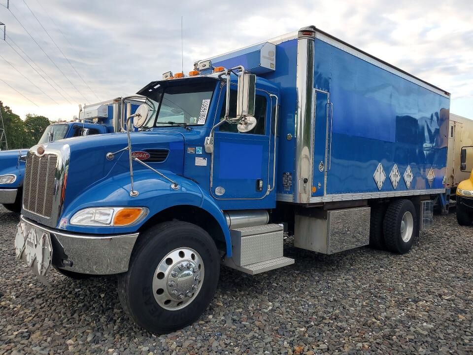 2013 PETERBILT 337