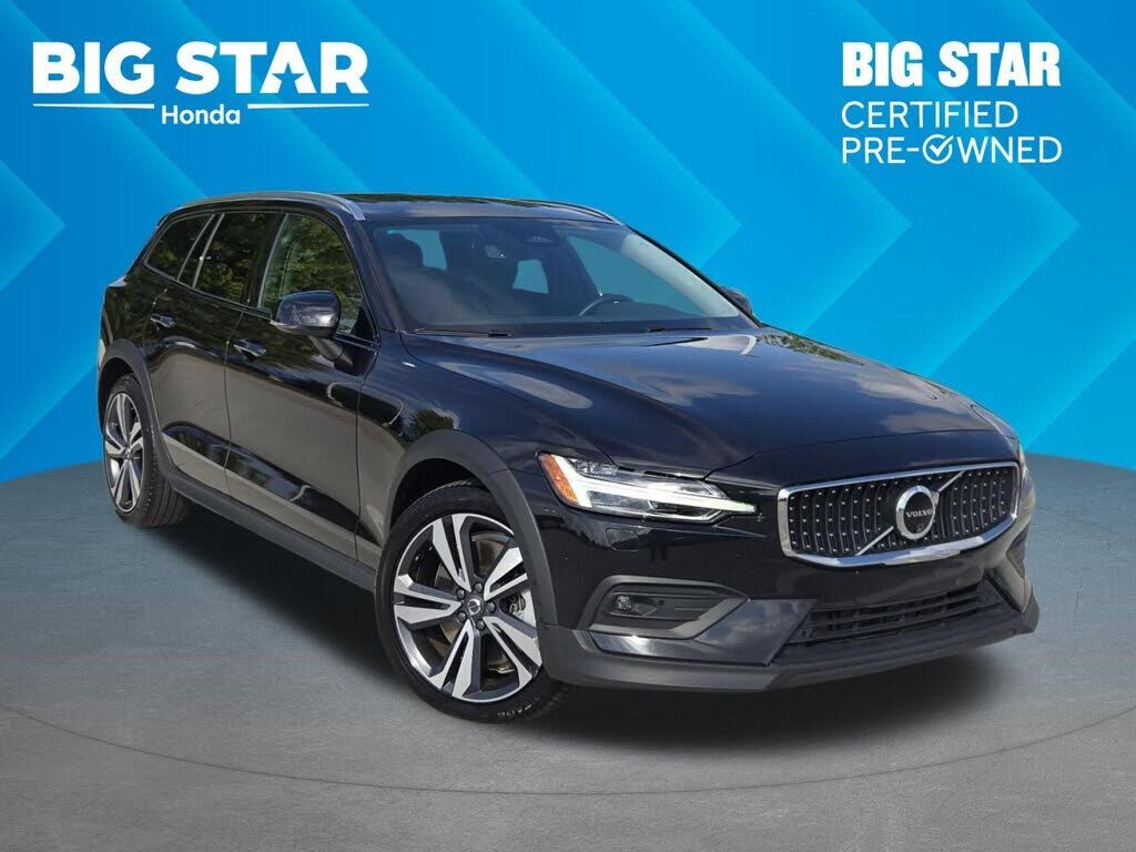 2025 VOLVO V60CC