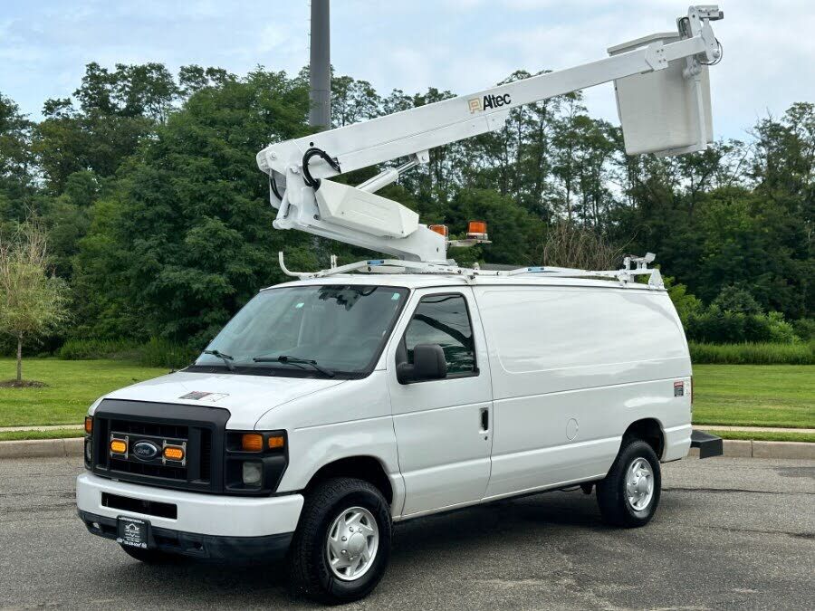2012 FORD E-350