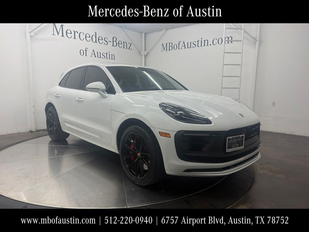 2025 PORSCHE Macan