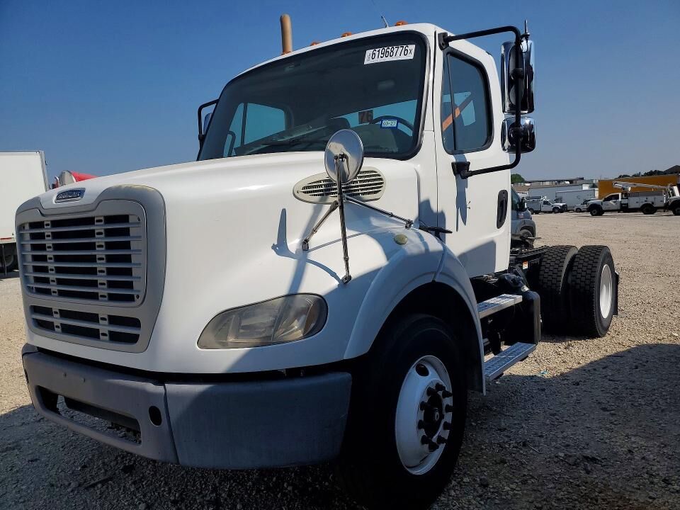 2015 FREIGHTLINER M2