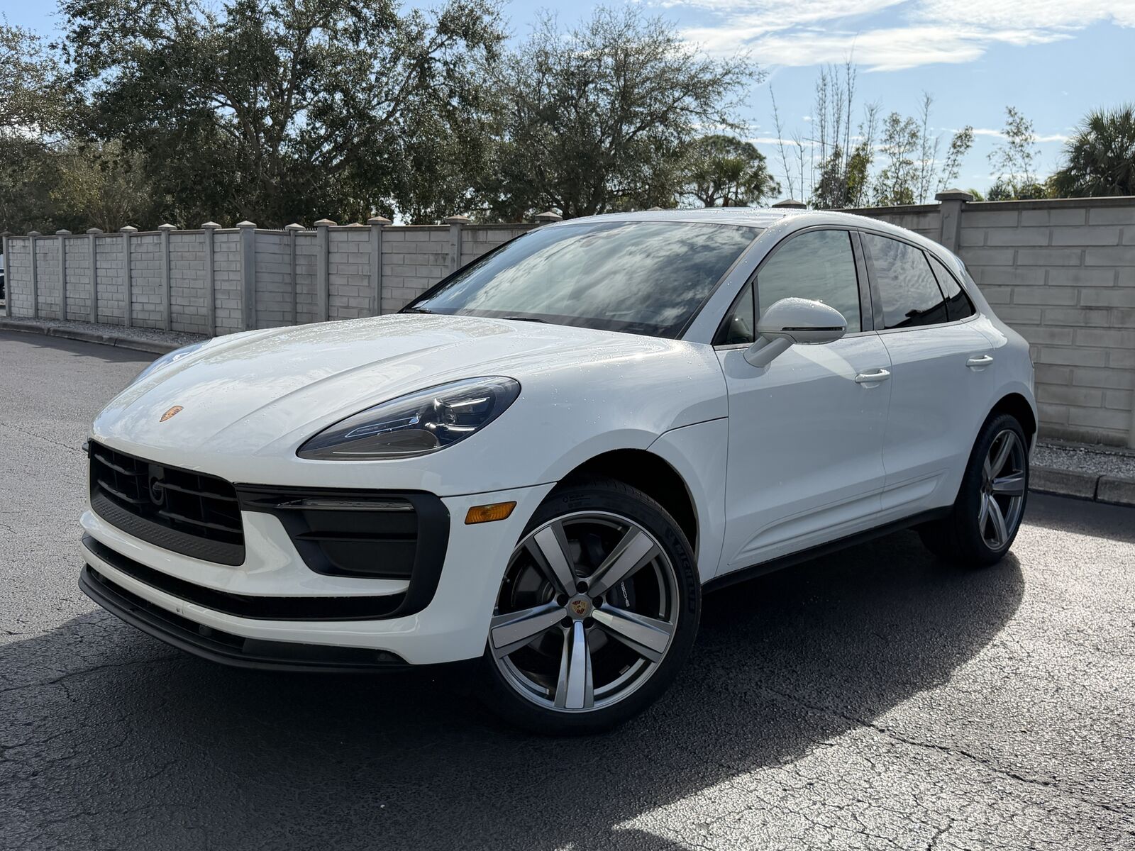 2025 PORSCHE Macan