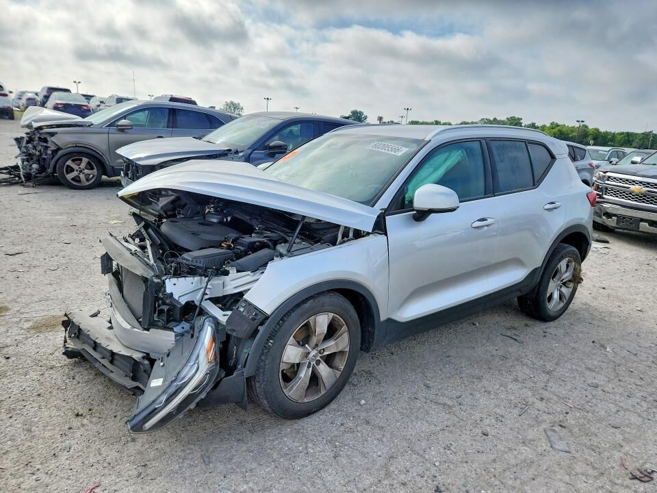 2019 VOLVO XC40