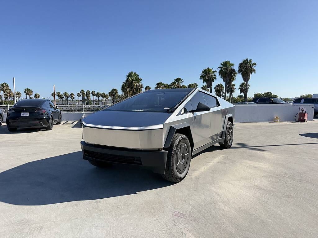 2024 TESLA Cybertruck