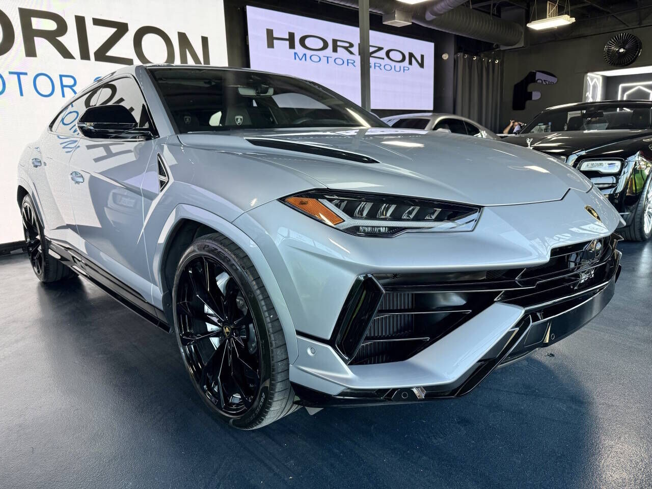 2024 LAMBORGHINI URUS