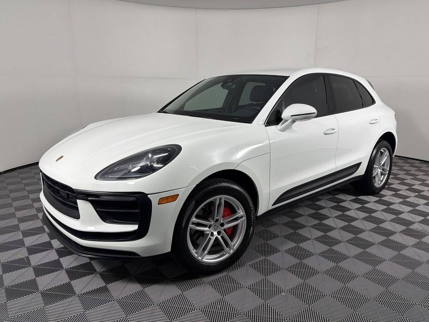 2022 PORSCHE Macan