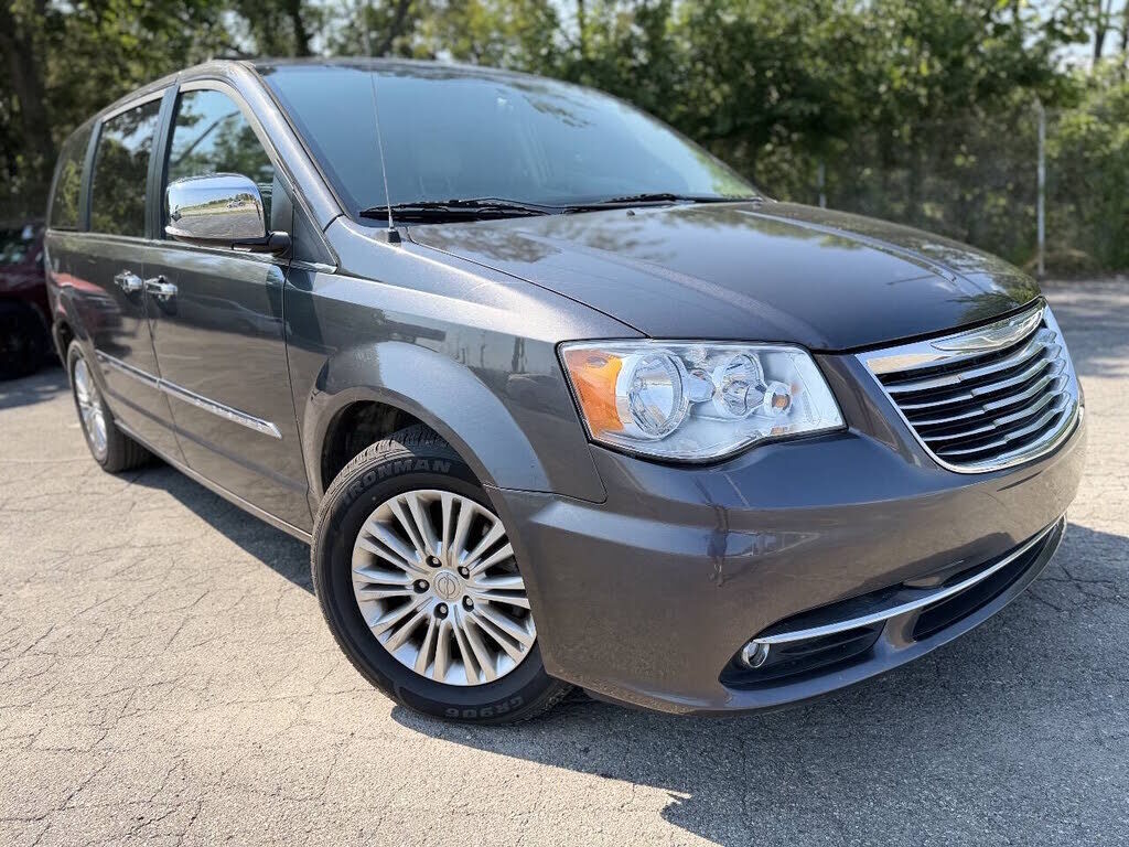 2015 CHRYSLER Town and Country