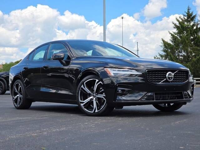2025 VOLVO S60