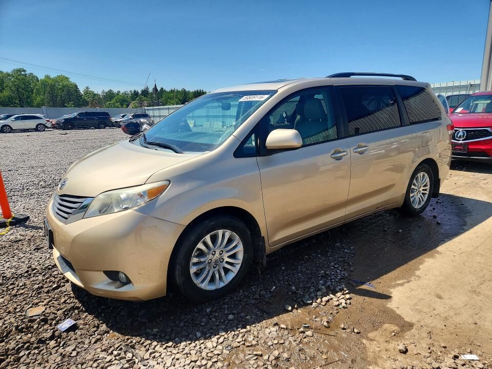 2013 TOYOTA Sienna