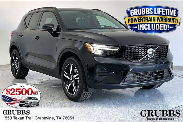 2026 VOLVO XC40