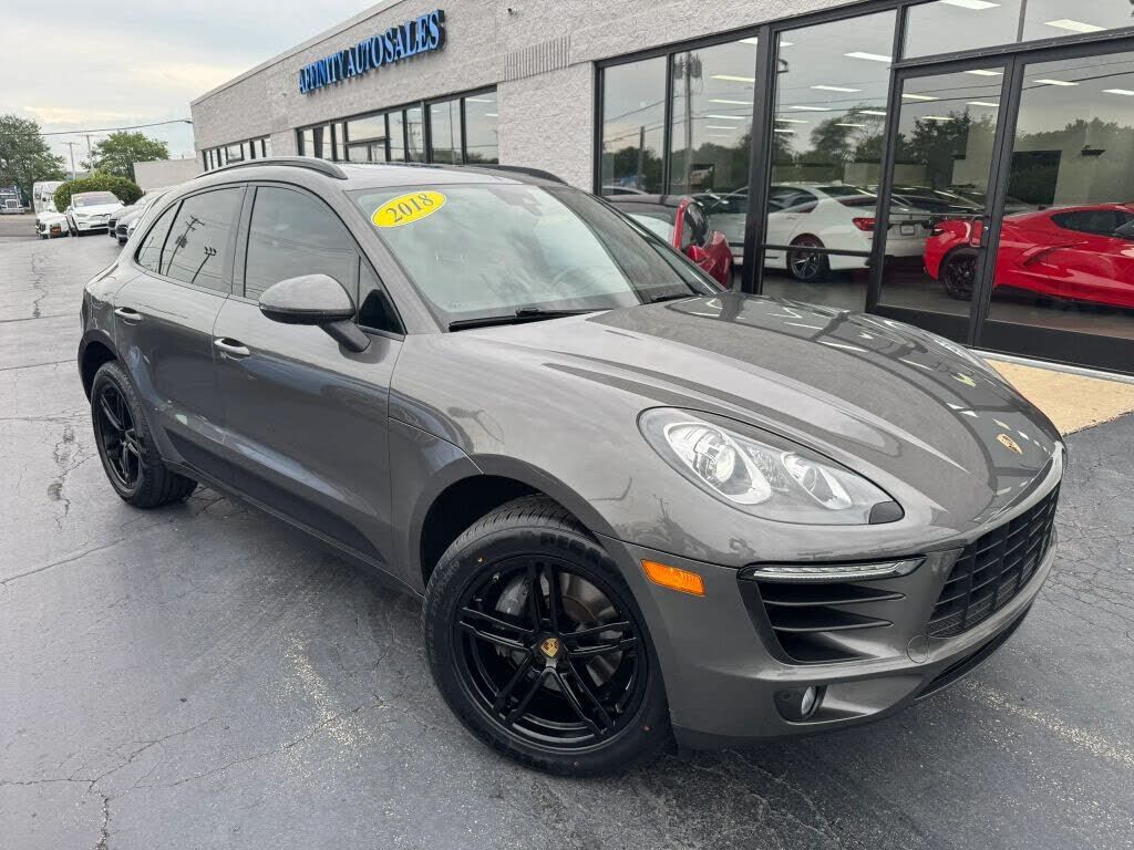 2018 PORSCHE Macan