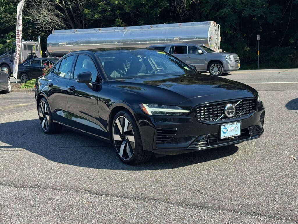 2024 VOLVO S60