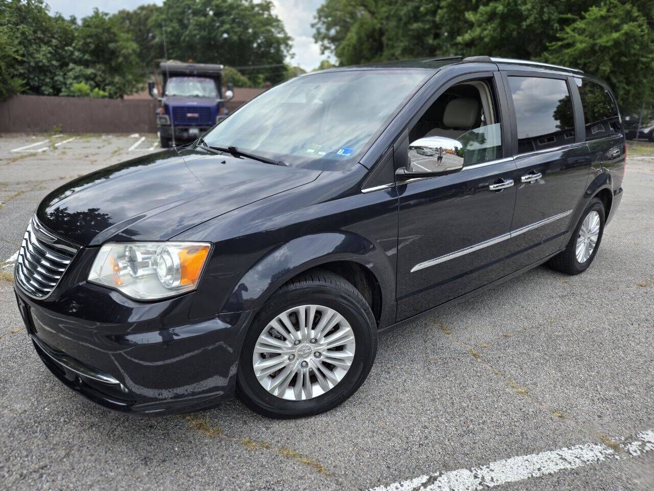 2013 CHRYSLER Town and Country