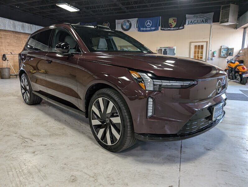 2025 VOLVO EX90