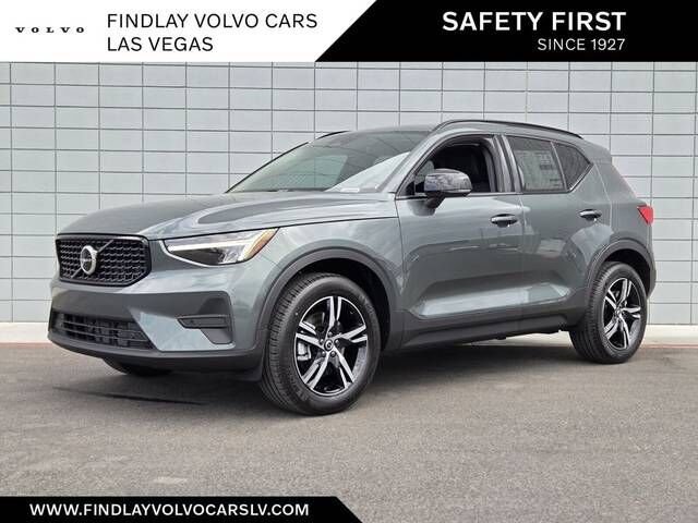 2026 VOLVO XC40