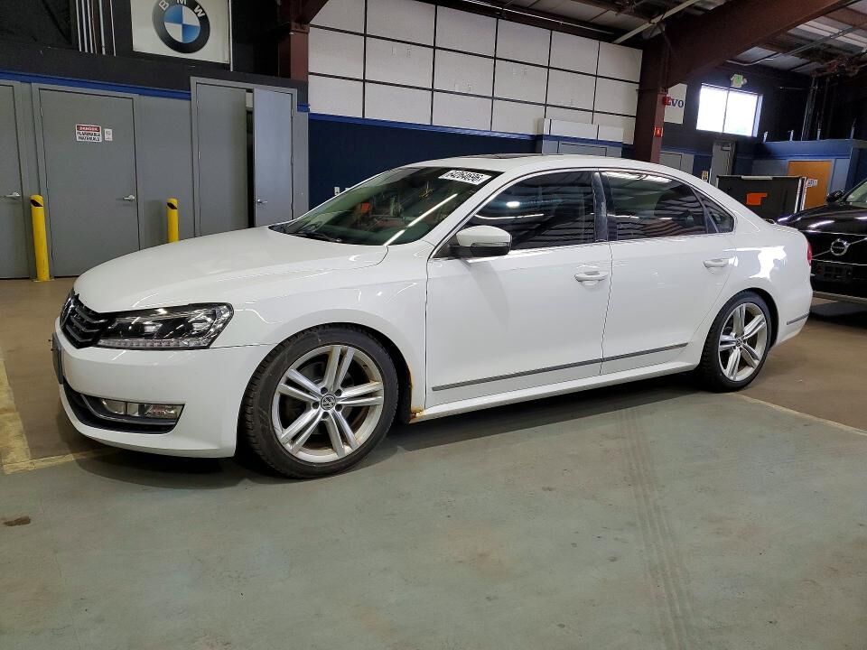 2014 VOLKSWAGEN Passat