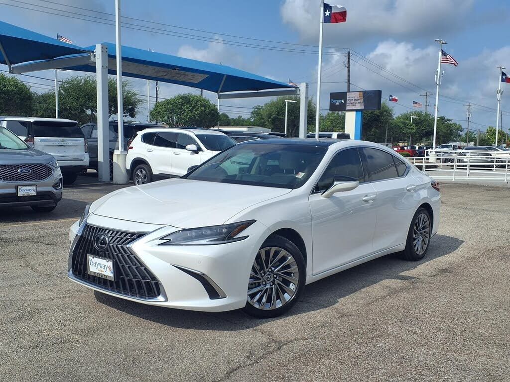 2025 LEXUS ES