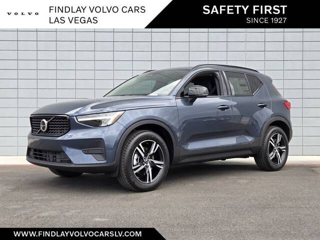 2026 VOLVO XC40