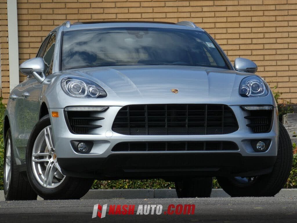 2017 PORSCHE Macan