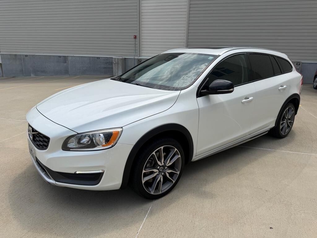 2016 VOLVO V60CC