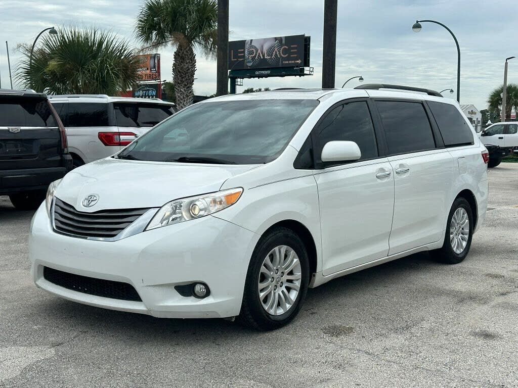 2016 TOYOTA Sienna