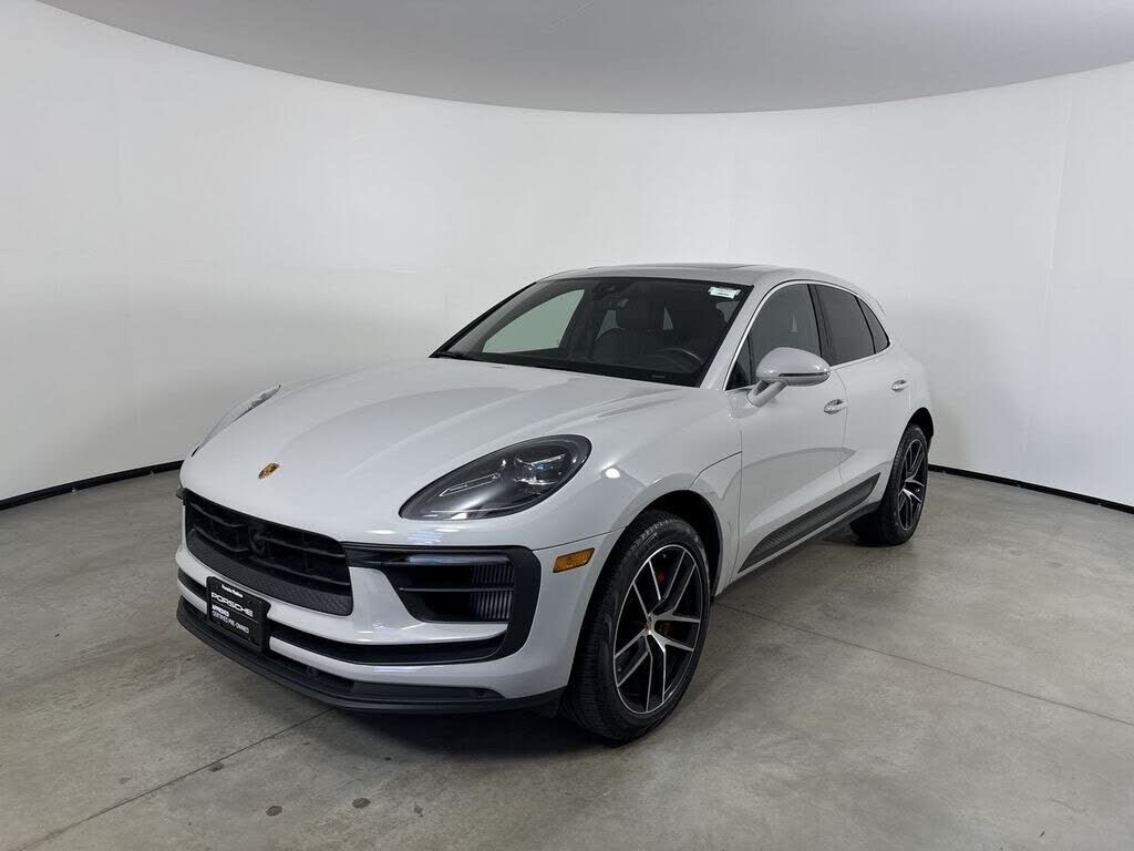 2024 PORSCHE Macan