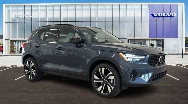 2026 VOLVO XC40
