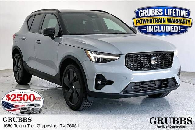 2026 VOLVO XC40