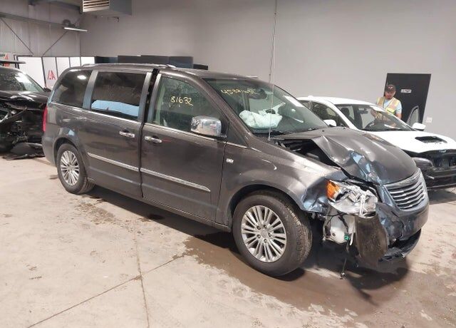 2014 CHRYSLER Town and Country