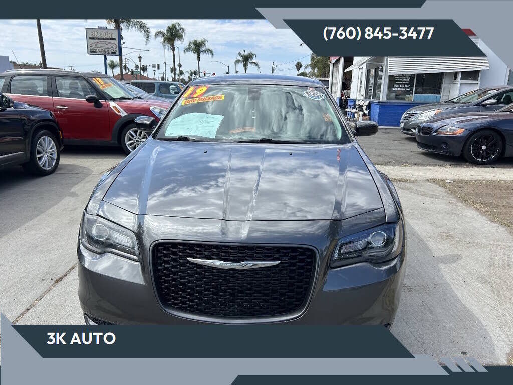 2019 CHRYSLER 300