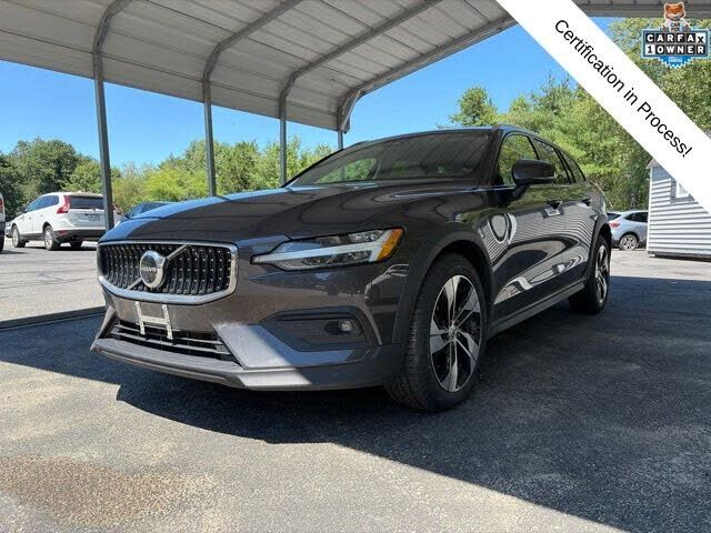 2024 VOLVO V60CC