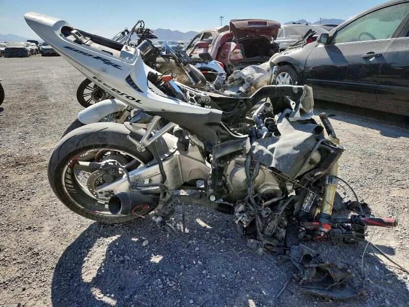 2005 HONDA CB